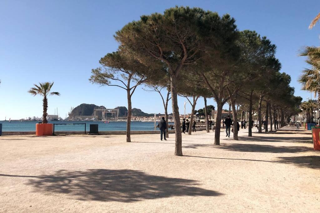 Blue Summer Vibes Mini Studio For Two, Ac, Parking, Beach At 50M, Spa Access -2 La Ciotat Luaran gambar
