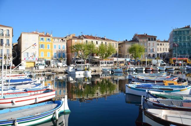 Blue Summer Vibes Mini Studio For Two, Ac, Parking, Beach At 50M, Spa Access -2 La Ciotat Luaran gambar