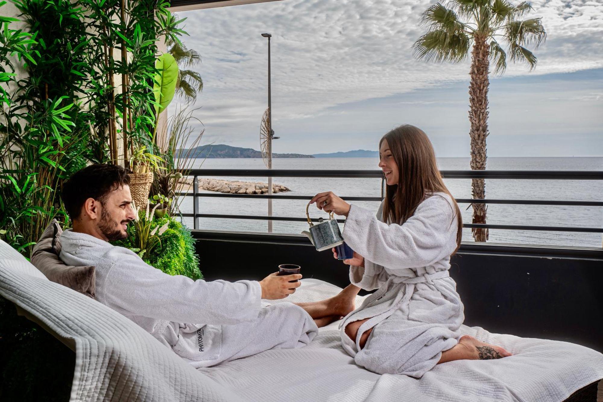 Blue Summer Vibes Mini Studio For Two, Ac, Parking, Beach At 50M, Spa Access -2 La Ciotat Luaran gambar